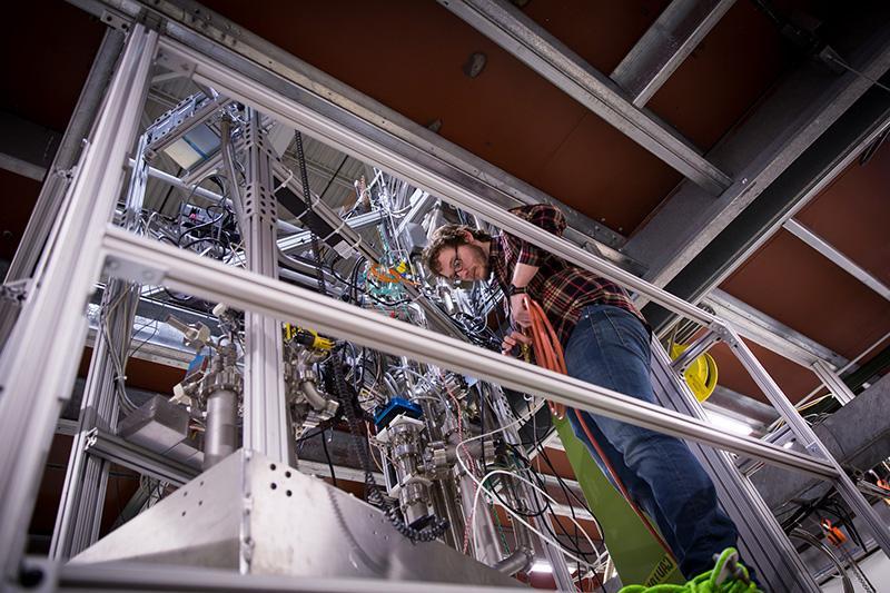 LZ group building system test platform 